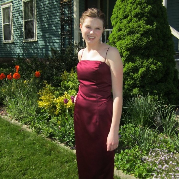 Bridesmaid, Prom, or Pageant Dress - Picture 2 of 3
